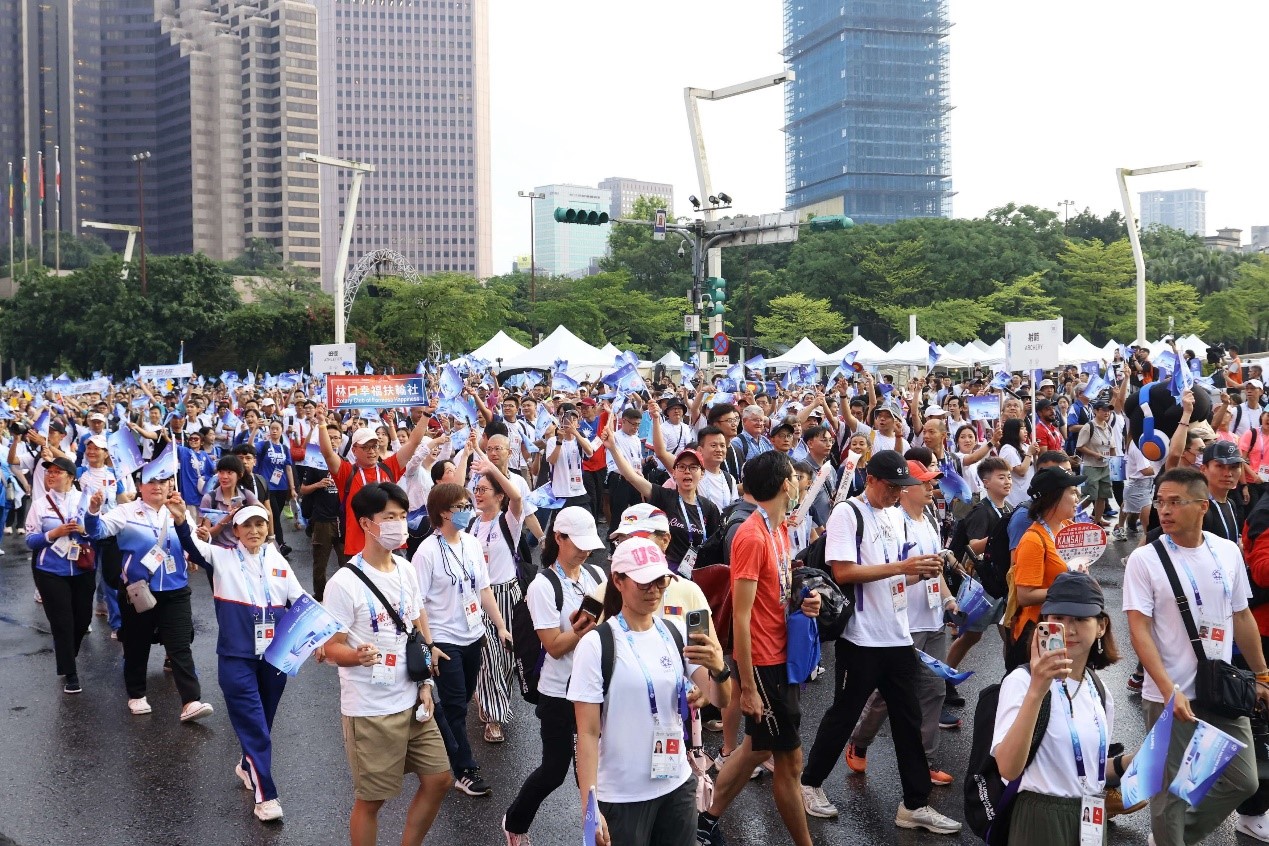 (圖)The Dream Masters Parade started from Shifu Road in front of Taipei City Hall at 1730.